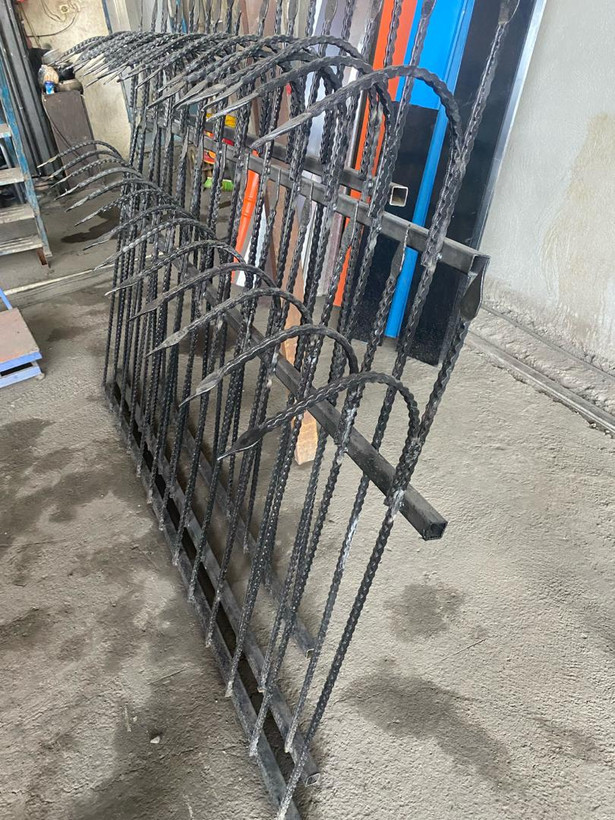 حفاظ نرده دیواری کنگره آبشاری ارتفاع 150 سانتی متر و 120 مشکی رنگ کوره ای