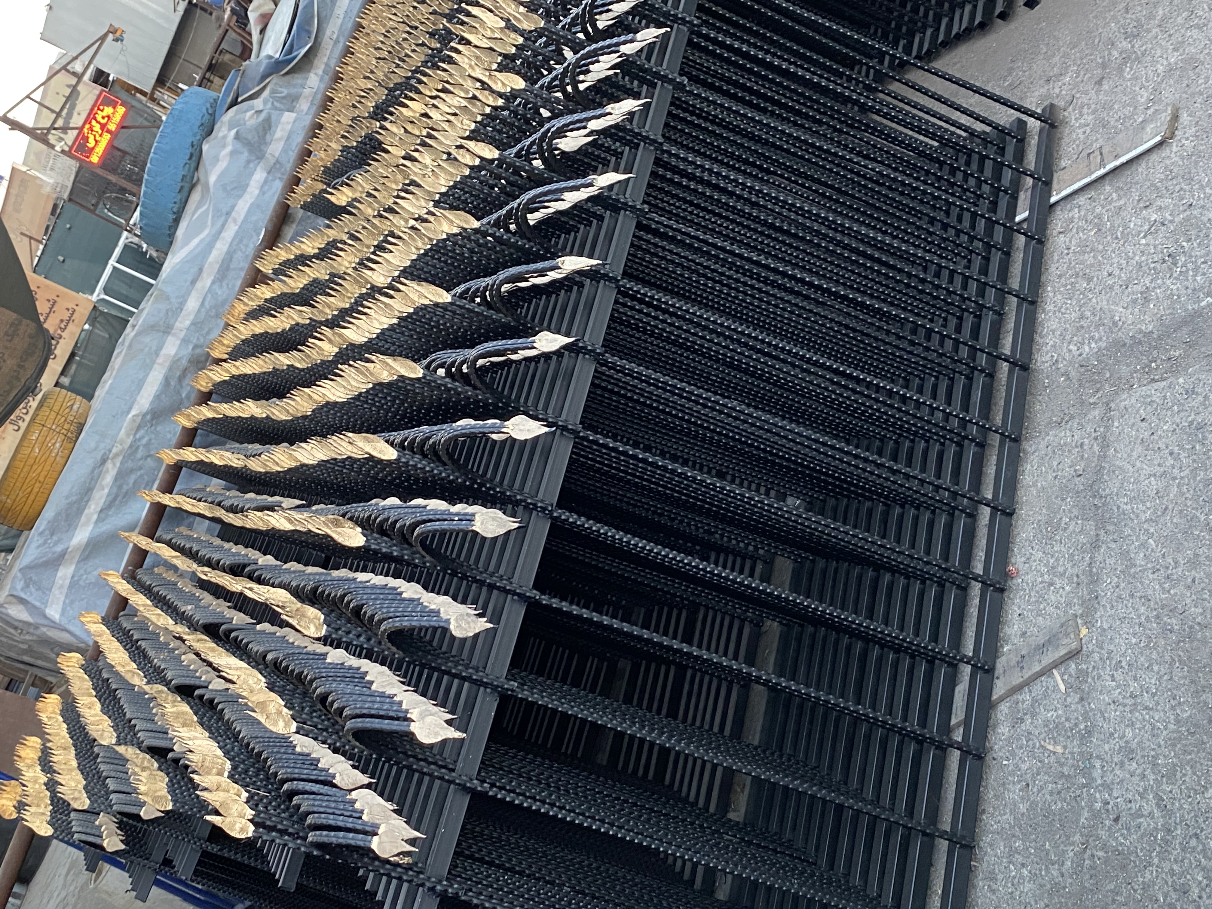 نرده آبشاری با رنگ کوره ای مشکی ارتفاع 120